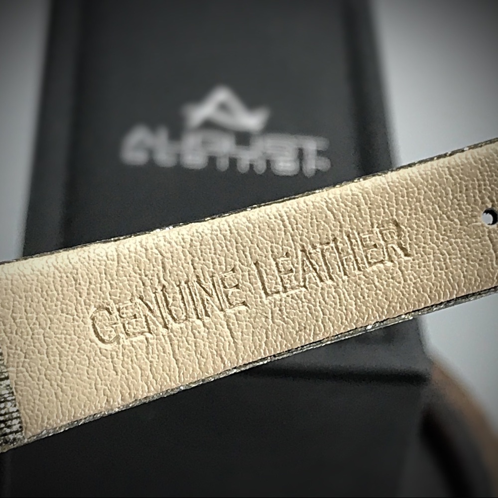 August Steiner Women's Leather Diamond Watch - Picture 4 of 6